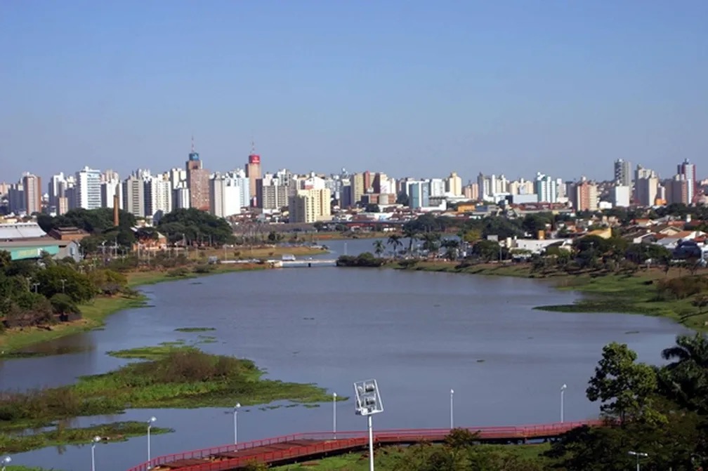 São José do Rio Preto · skyline and lake